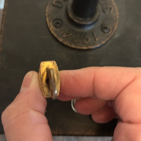 Louis Vuitton # 223 Lock and Key - Picture 7 of 8